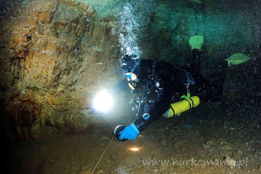 nurkowanie jaskiniowe poręczowanie